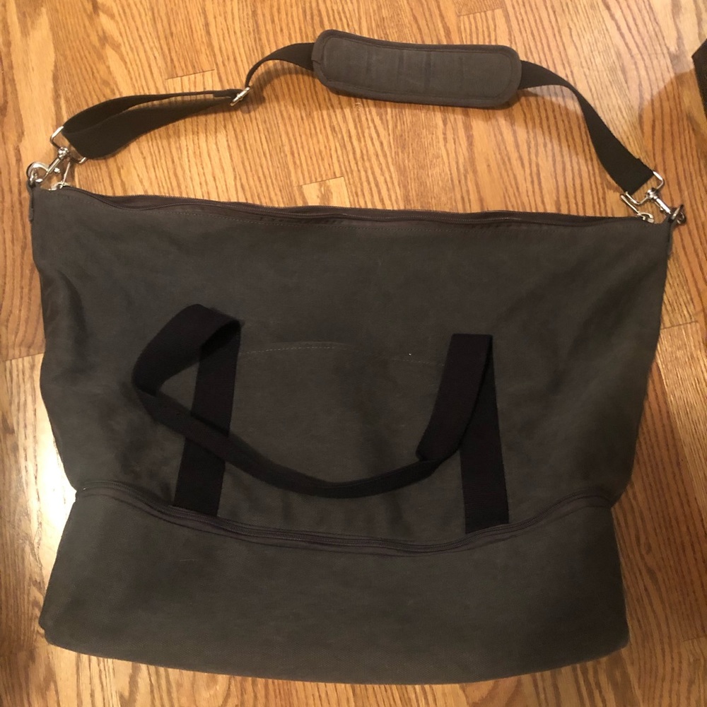 EUC Lo & Sons Deluxe Catalina bag - Picture 3 of 3